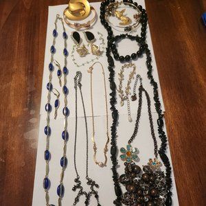 Lot of 18 VINTAGE Jewelry items CORO SARAH COVENTRY MONET AVON J. CREW